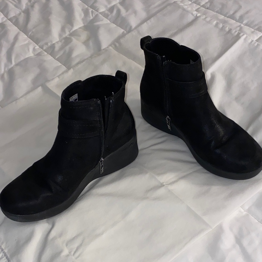 Skechers Pier lite Black Ankle Booties